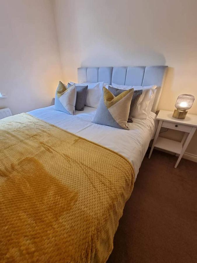 Best Price - Amazing 2 Bed 2 Bath - 4 Singles Or Super King Beds, 10 Min Walk To City Centre, 5 Minute Walk To Mayflower Theatre, Smart Tv, Ensuite, Balcony, Free Parking Southampton Exterior photo