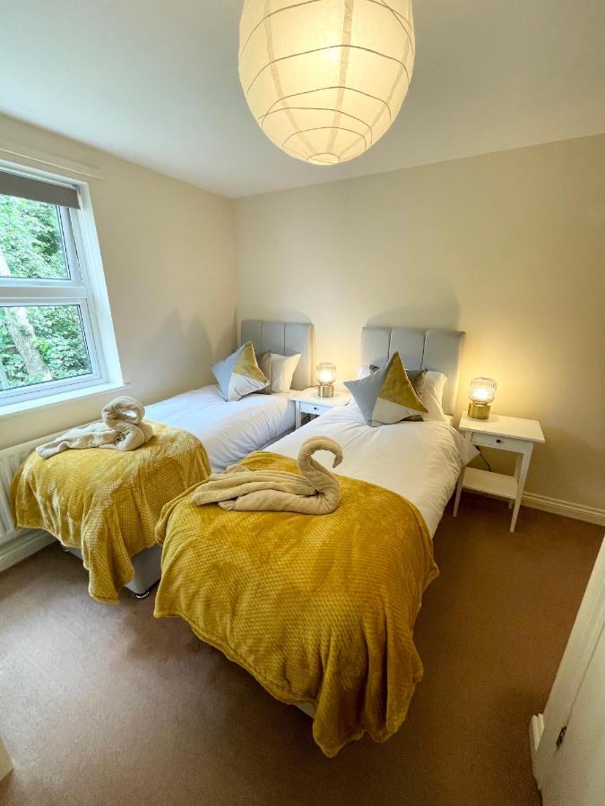 Best Price - Amazing 2 Bed 2 Bath - 4 Singles Or Super King Beds, 10 Min Walk To City Centre, 5 Minute Walk To Mayflower Theatre, Smart Tv, Ensuite, Balcony, Free Parking Southampton Exterior photo